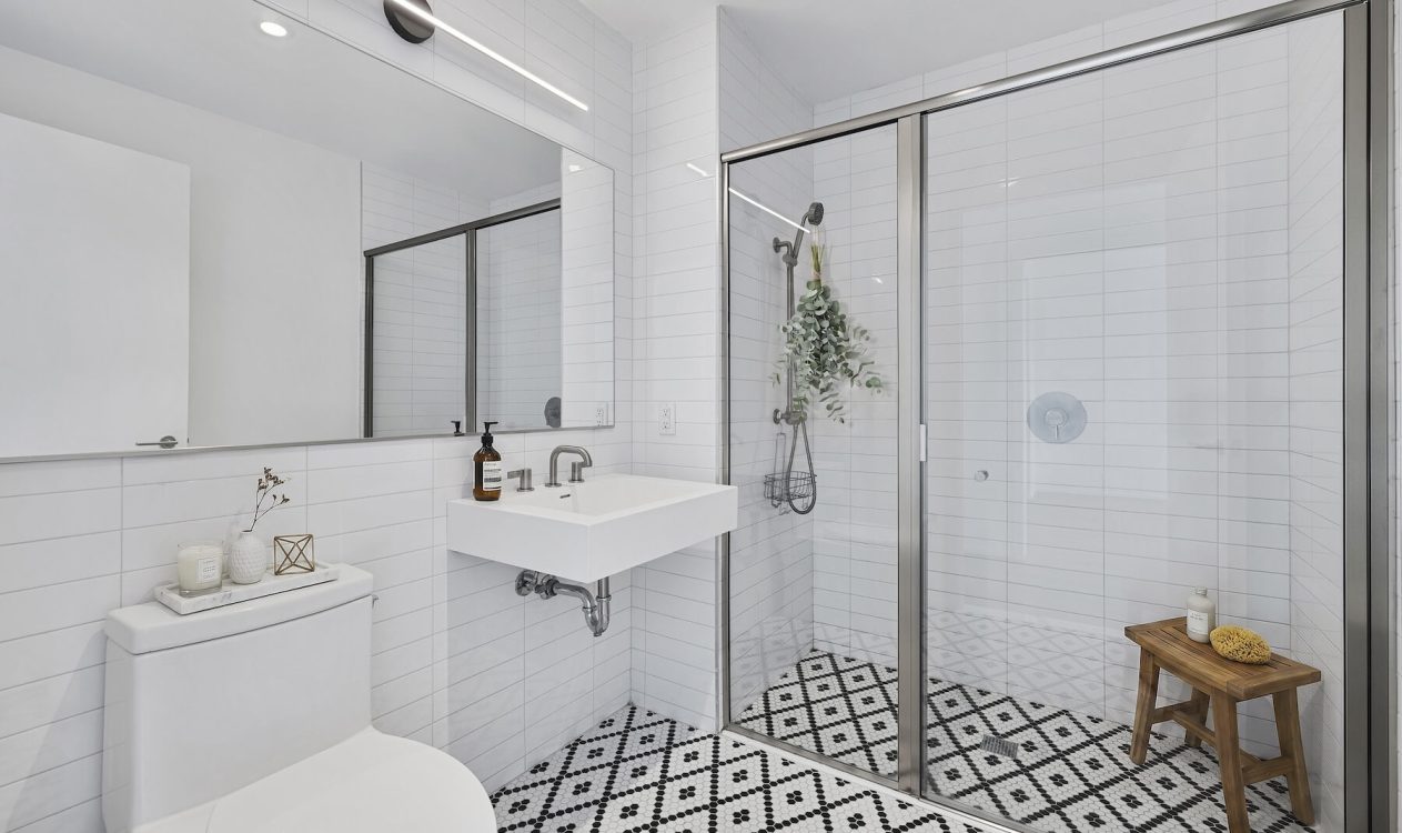 Mason Gray, room 712_Bathroom